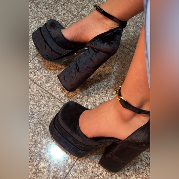 BNIB VERSACE PLATFORM PUMPS - Picture 8 of 8